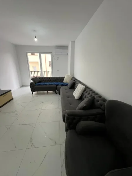 Tirane, jepet me qera apartament 2+1+Ballkon , 95 m² 400 € (Kamez)