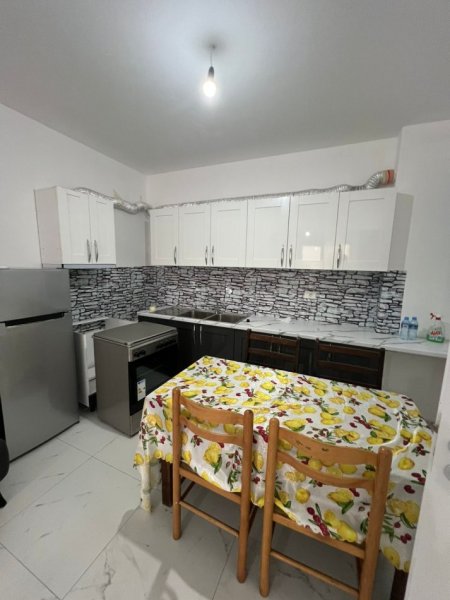 Tirane, jepet me qera apartament 2+1+Ballkon , 95 m² 400 € (Kamez)