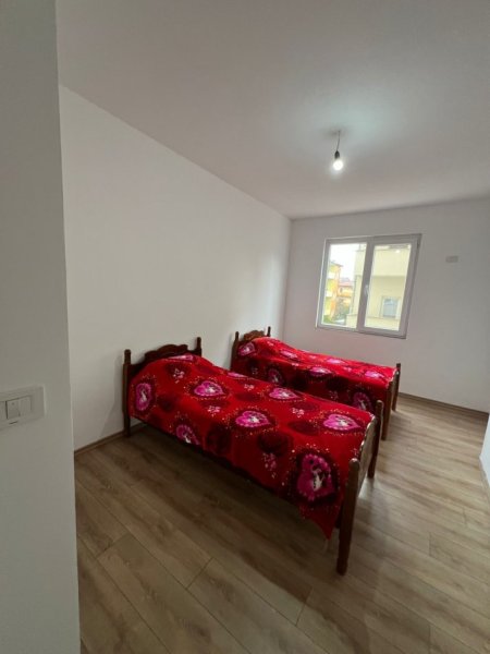 Tirane, jepet me qera apartament 2+1+Ballkon , 95 m² 400 € (Kamez)