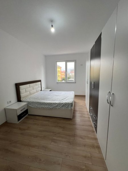 Tirane, jepet me qera apartament 2+1+Ballkon , 95 m² 400 € (Kamez)