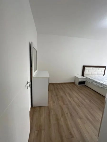 Tirane, jepet me qera apartament 2+1+Ballkon , 95 m² 400 € (Kamez)