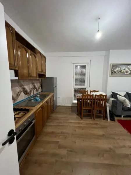 Tirane, jepet me qera apartament 2+1 Kati 7, 95 m² 400 € (Kamez)