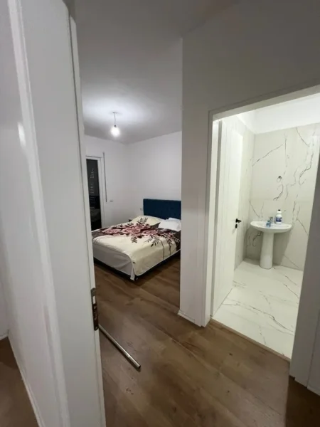 Tirane, jepet me qera apartament 2+1 Kati 7, 95 m² 400 € (Kamez)