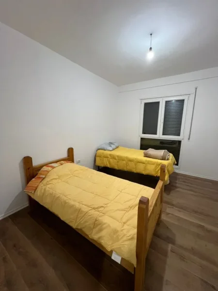 Tirane, jepet me qera apartament 2+1 Kati 7, 95 m² 400 € (Kamez)
