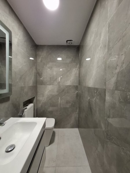 Me qira Ambient 260m2)l || (📍21 dhjetori 30 m larg unazës) || Direkt rrugë || 2500 euro/Muaj🔥🔥