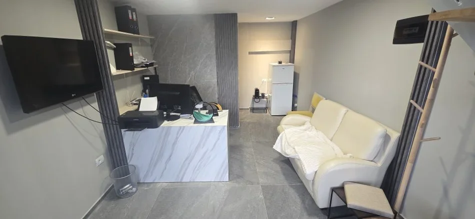 Tirane, jepet me qera ambjent biznesi Kati 0, 40 m² 300 € (Alajdin frasheri)