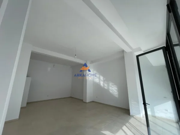 Tirane, jepet me qera ambjent biznesi Kati 0, 78 m² 700 € (⁠VENDODHJA ASTIR RRUGA TEODOR KEKO)