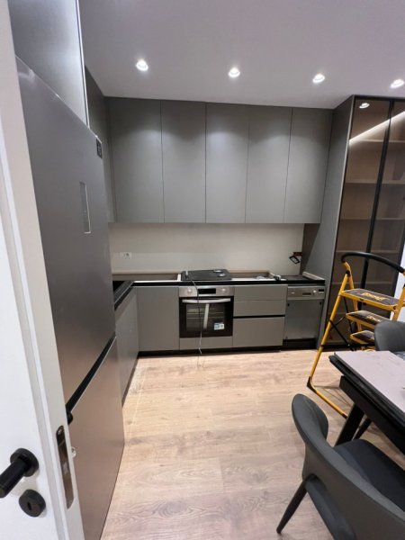 Tirane, jepet me qera apartament 2+1 Kati 6, 100 m² 500 € (Kamez)