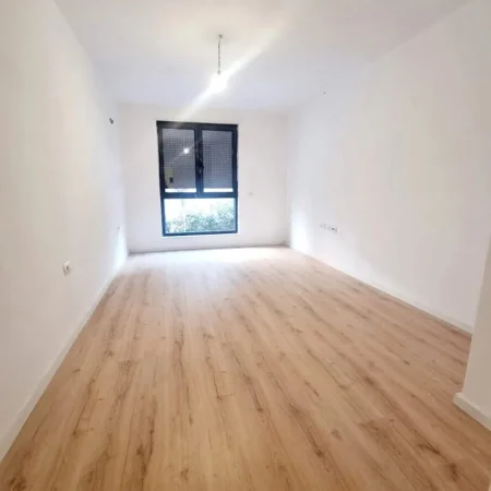 Tirane, shitet apartament 2+1+Ballkon Kati 1, 110 m² 280.000 € 