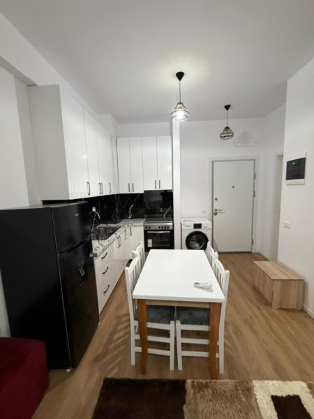 Tirane, jepet me qera apartament 1+1 , 50 m² 450 € (ali demi)