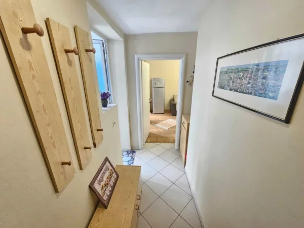 Tirane, jepet me qera apartament 1+1 Kati 2, 60 m² 600 € (Qender)