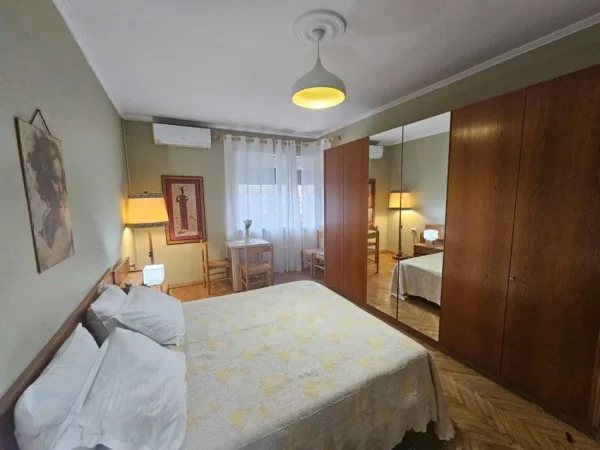 Tirane, jepet me qera apartament 1+1 Kati 2, 60 m² 600 € (Qender)