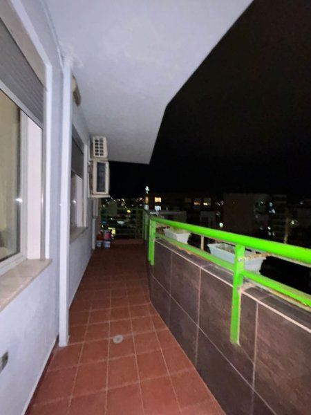 Tirane, jepet me qera apartament 2+1+Ballkon Kati 8, 120 m² 800 € (Vila Gold)