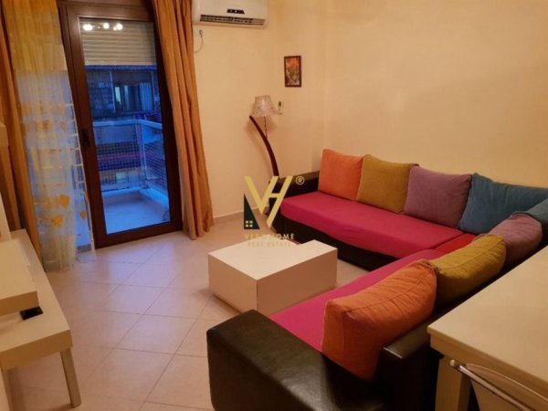 Tirane, jepet me qera apartament 2+1+Ballkon Kati 4, 94 m² 700 € (RRUGA E BARRIKADAVE)