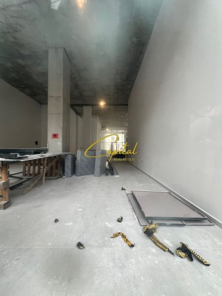 Tirane, jepet me qera dyqan Kati 0, 200 m² 4.500 € (RRUGA E BARRIKADAVE)