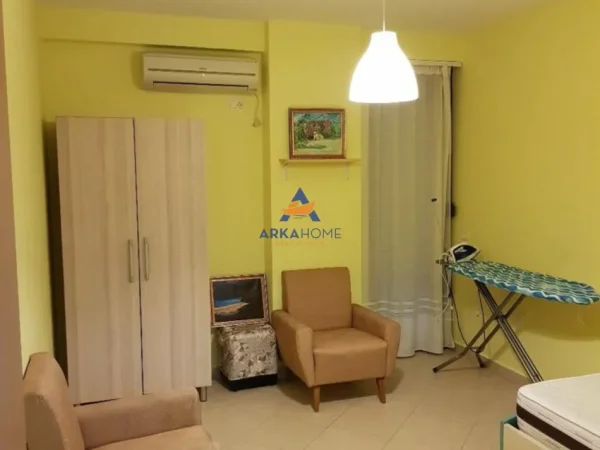 Tirane, jepet me qera apartament 1+1+Ballkon Kati 4, 94 m² 680 €