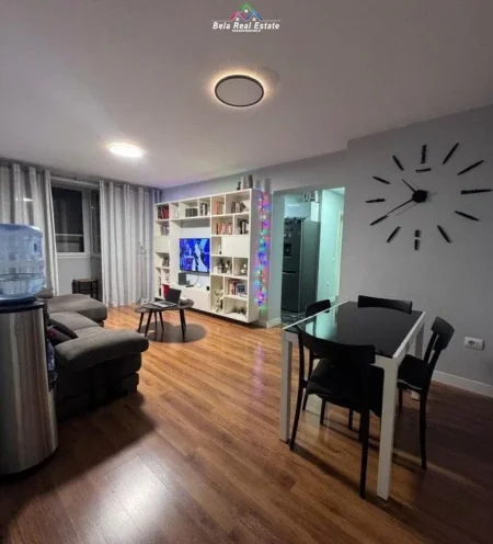 Tirane, jepet me qera apartament 2+1 Kati 3, 80 m² 900 € (Rruga Perlat rexhepi)