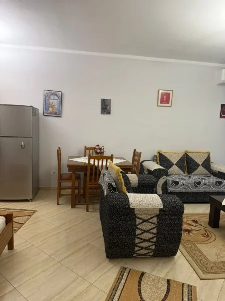 Tirane, jepet me qera apartament 1+1 Kati 2, 70 m² 450 € (astir)