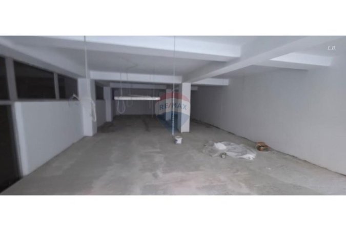 Ambient per zyra tek Kompleksi Usluga! Jepet Ambjent me Qira