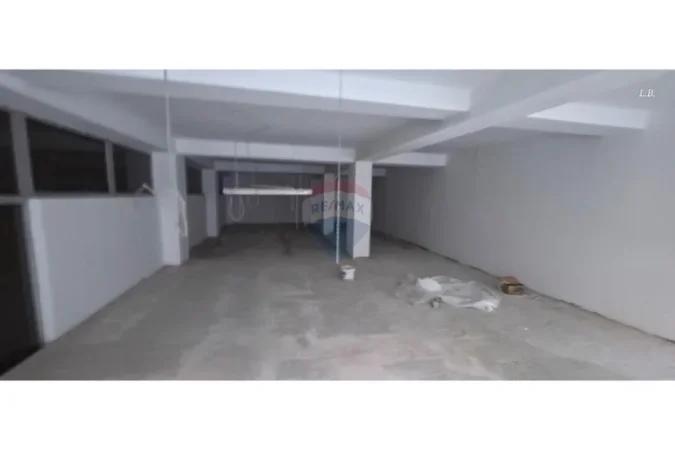 Ambient per zyra tek Kompleksi Usluga! Jepet Ambjent me Qira