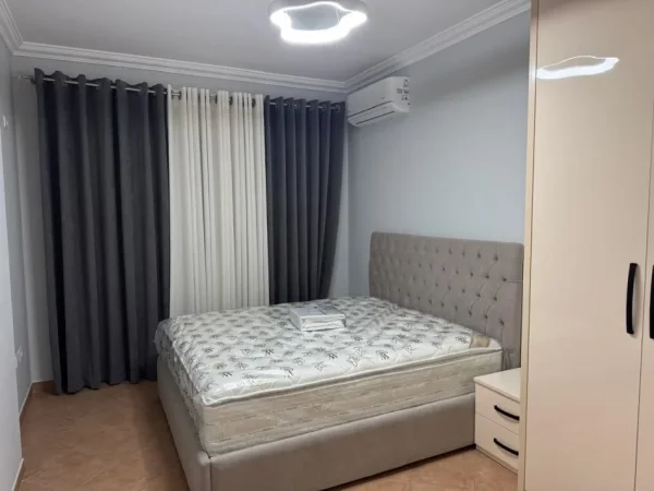 Tirane, jepet me qera apartament 2+1+Aneks+Ballkon Kati 7, 700 € (rruga kavajes)