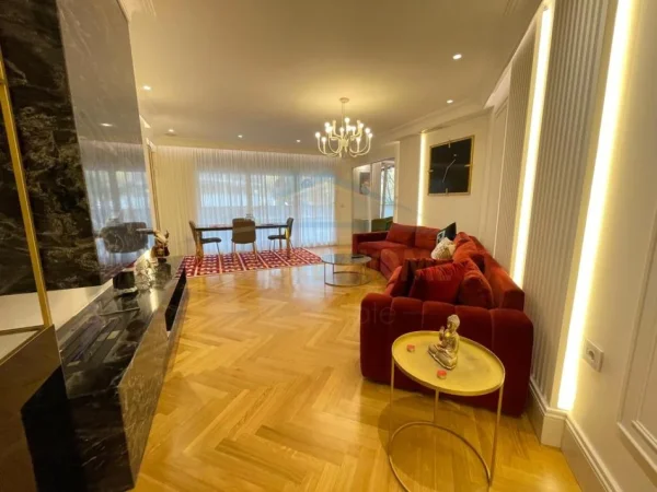 Tirane, jepet me qera apartament 2+1+Ballkon Kati 2, 165 m² 1.800 € (Kopshti Botanik)