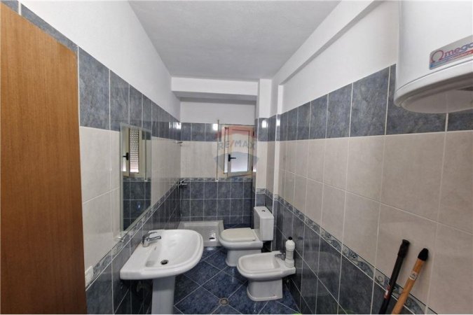 Vlore - Lungomare, jepet me qera apartament 1+1 Kati 4, 78 m² 350 € (Rruga Dhimiter Konomi, 7 PALLATET, VLORË)