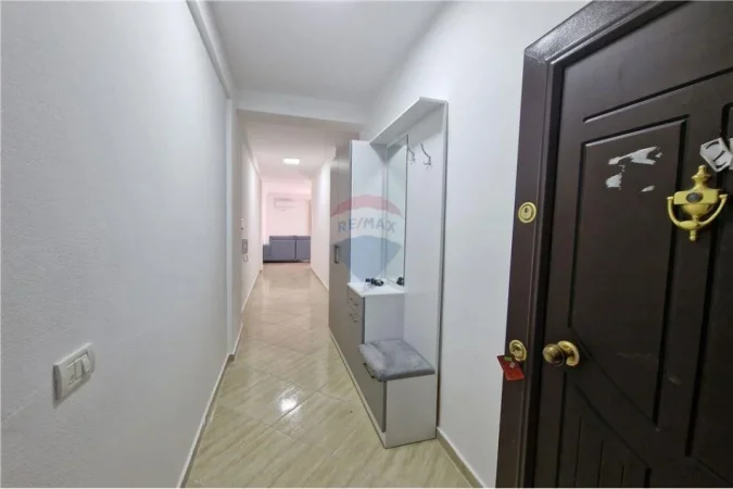 Vlore - Lungomare, jepet me qera apartament 1+1 Kati 4, 78 m² 350 € (Rruga Dhimiter Konomi, 7 PALLATET, VLORË)