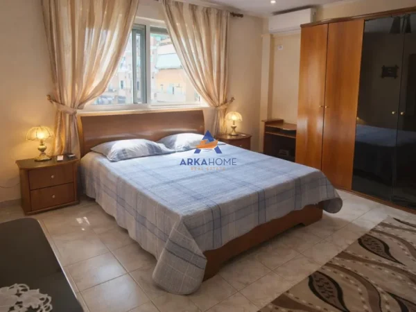 Tirane, jepet me qera 3+1+Ballkon Kati 2, 100 m² 521 € 