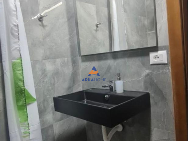 Tirane, jepet me qera 3+1+Ballkon Kati 2, 100 m² 521 € 