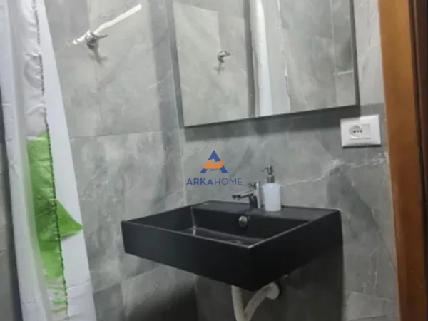 Tirane, jepet me qera 3+1+Ballkon Kati 2, 100 m² 521 € 