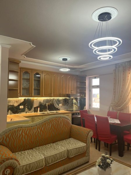 Tirane, jepet me qera apartament 2+1 , 650 € (vasil shanto)