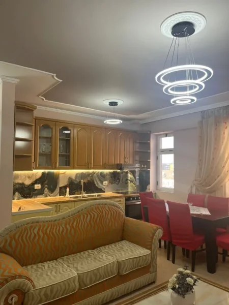 Tirane, jepet me qera apartament 2+1 , 650 € (vasil shanto)