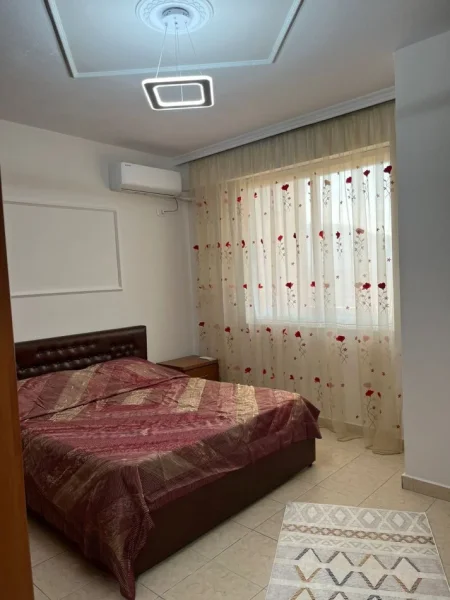 Tirane, jepet me qera apartament 2+1 , 650 € (vasil shanto)