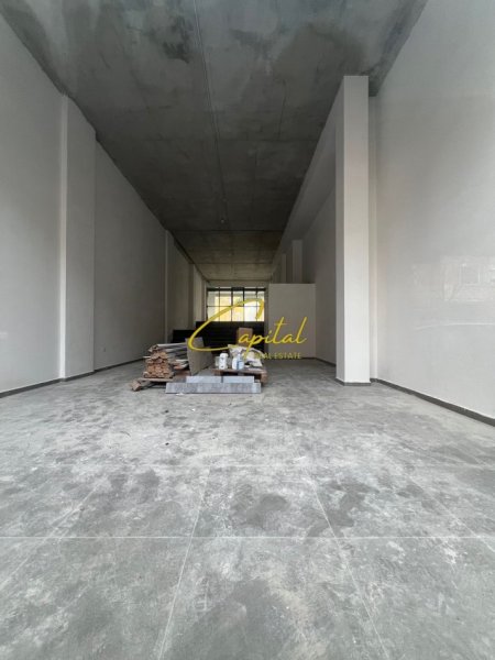 Tirane, jepet me qera dyqan Kati 0, 125 m² 3.500 € (RRUGA E BARRIKADAVE)