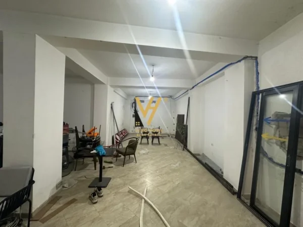Tirane, jepet me qera magazine Kati -1, 80 m² 400 € (ASTIR)