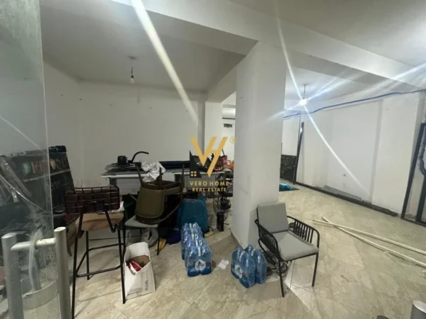 Tirane, jepet me qera magazine Kati -1, 80 m² 400 € (ASTIR)