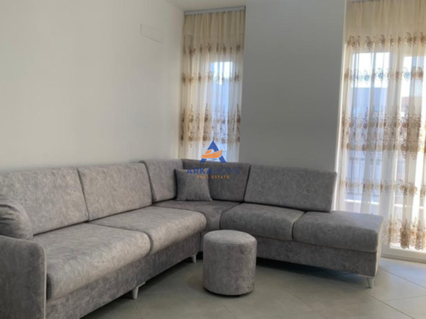 Tirane, jepet me qera apartament 1+1+Ballkon Kati 8, 80 m² 469 € 