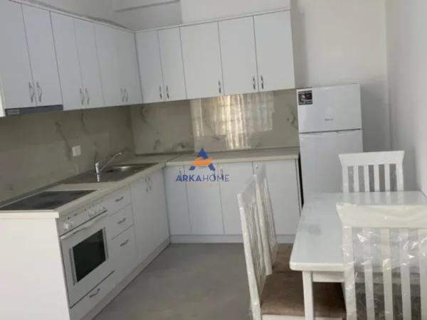 Tirane, jepet me qera apartament 1+1+Ballkon Kati 8, 80 m² 469 € 