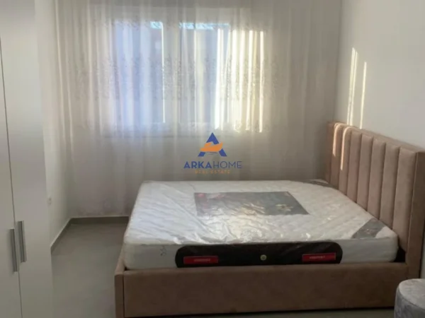 Tirane, jepet me qera apartament 1+1+Ballkon Kati 8, 80 m² 469 € 
