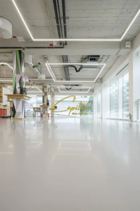 Tirane, jepet me qera ambjent biznesi Kati 0, 360 m² 7.000 € (ISH STACIONI TRENIT)