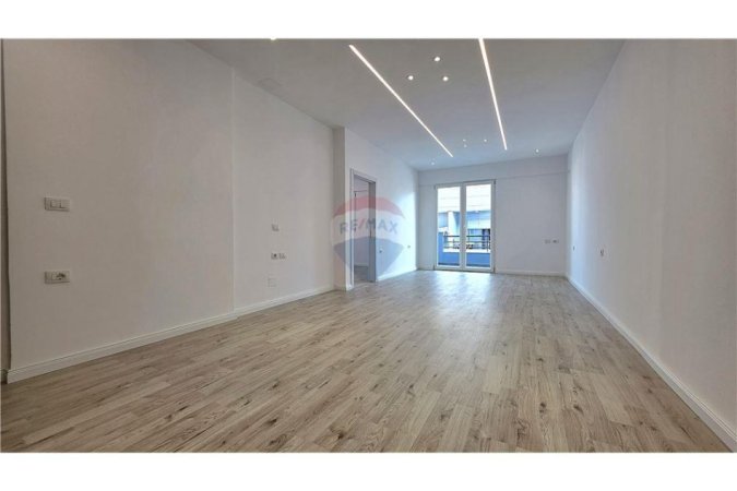 Vlore, shitet apartament 1+1 Kati 9, 78 m² 120.000 € (Prane Palesters se Mundjes,Rruga Dush Strati, Vlore)