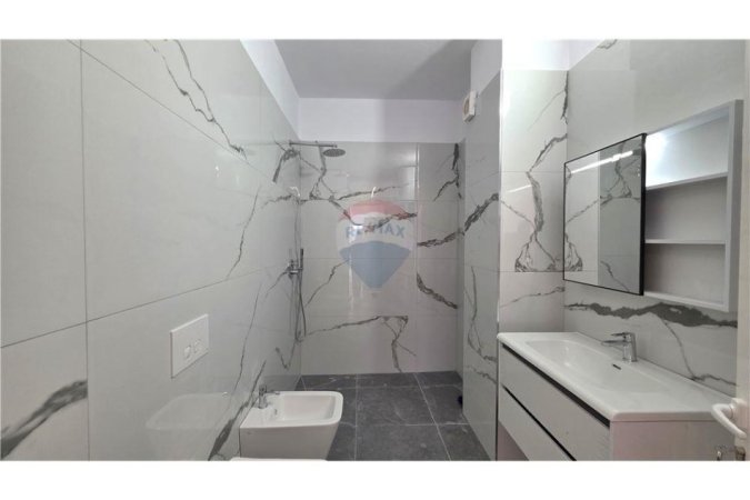 Vlore, shitet apartament 1+1 Kati 9, 78 m² 120.000 € (Prane Palesters se Mundjes,Rruga Dush Strati, Vlore)