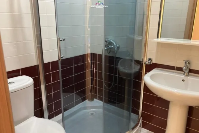 Tirane, jepet me qera apartament 2+1 Kati 4, 95 m² 700 € (Rruga Sami Frasheri)