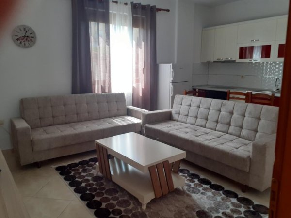 Tirane, jepet me qera apartament 1+1+Ballkon Kati 2, 65 m² 400 € (LAPRAKE)