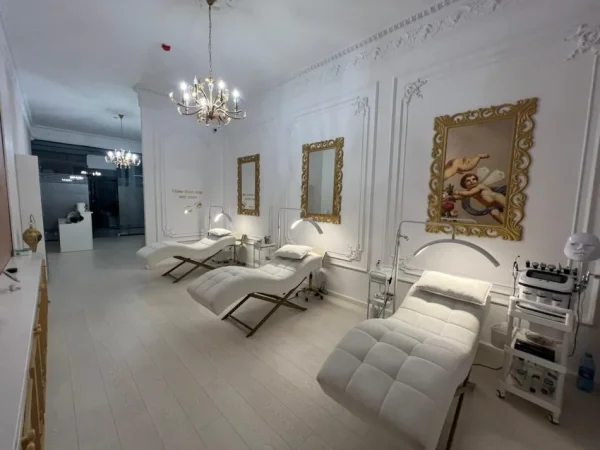 Tirane, shitet ambjent biznesi Kati 1, 78 m²