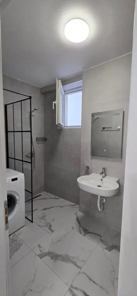 Tirane, jepet me qera apartament 2+1 Kati 3, 81 m² 600 € (liqeni thate)