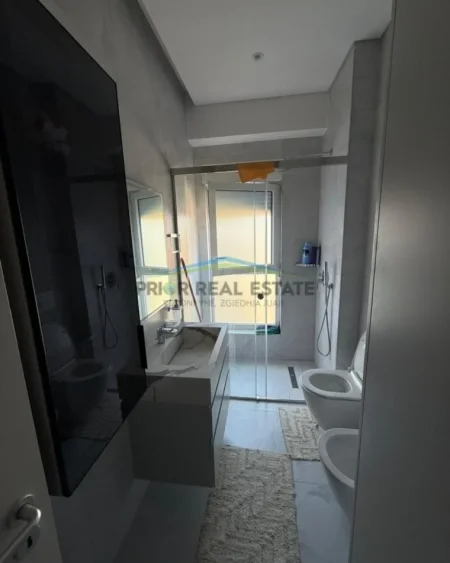 Tirane, jepet me qera apartament 2+1 Kati 2, 85 m² 650 € (Rezidenca Kaimi) , Ali Demi