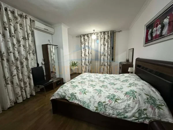 Tirane, jepet me qera apartament 1+1 Kati 3, 114 m² 550 € (Astir)