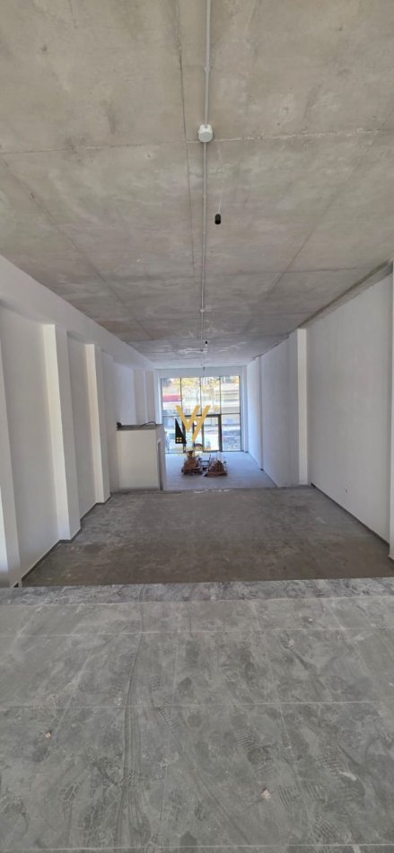 Tirane, jepet me qera dyqan Kati 0, 125 m² 3.500 € (RRUGA E BARRIKADAVE)